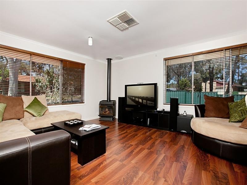 35 Damian Drive, Salisbury Heights SA 5109