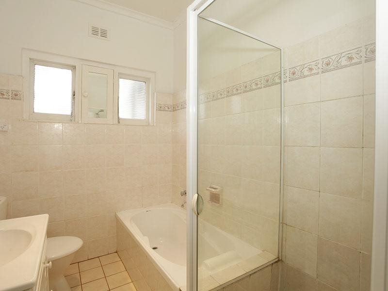 12 Walton Avenue, Clearview SA 5085