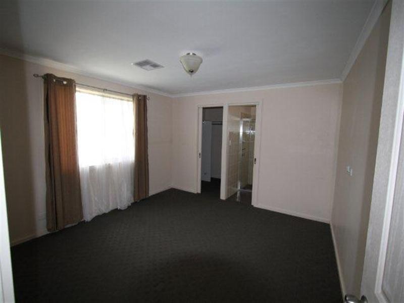 9 Honeysuckle Drive, Hope Valley SA 5090