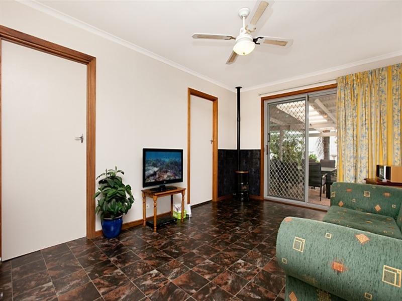 15 Maughan Avenue, Redwood Park SA 5097