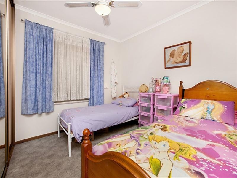 15 Maughan Avenue, Redwood Park SA 5097