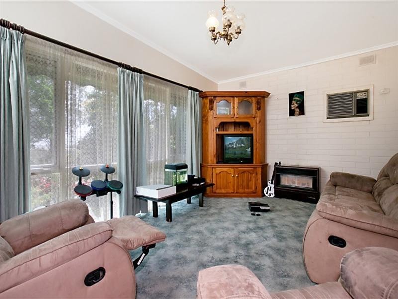 19 Gwender Terrace, Para Hills SA 5096