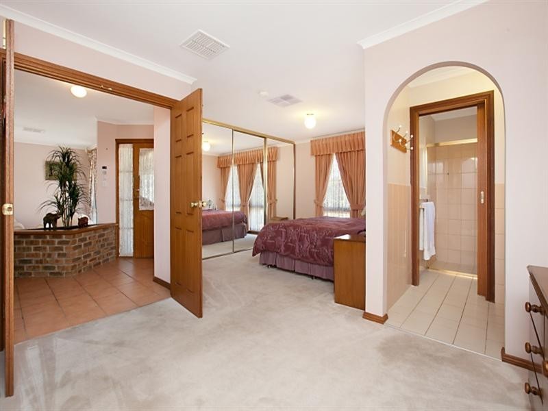 2 Zinfandel Avenue, Wynn Vale SA 5127
