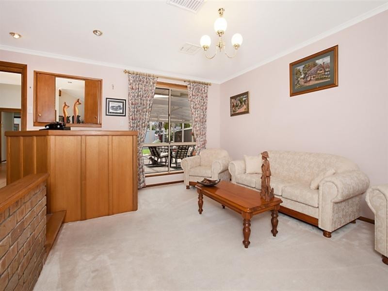 2 Zinfandel Avenue, Wynn Vale SA 5127
