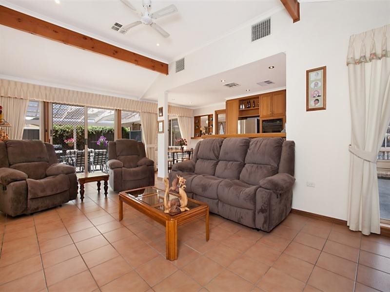 2 Zinfandel Avenue, Wynn Vale SA 5127