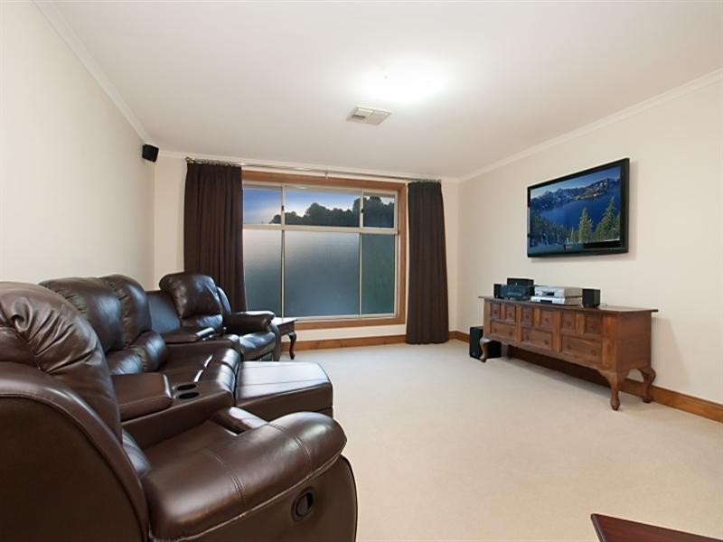 8 Larsen Court, Highbury SA 5089