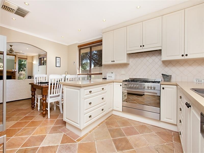 2 Carnarvon Avenue, Redwood Park SA 5097