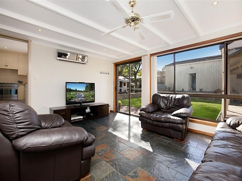 2 Carnarvon Avenue, Redwood Park SA 5097