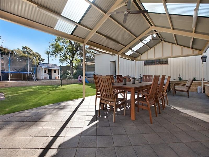 2 Carnarvon Avenue, Redwood Park SA 5097