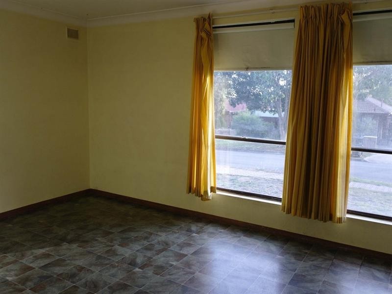 6 McFarlane Crescent, Valley View SA 5093