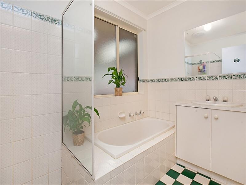 7 Lake Magenta Court, Greenwith SA 5125