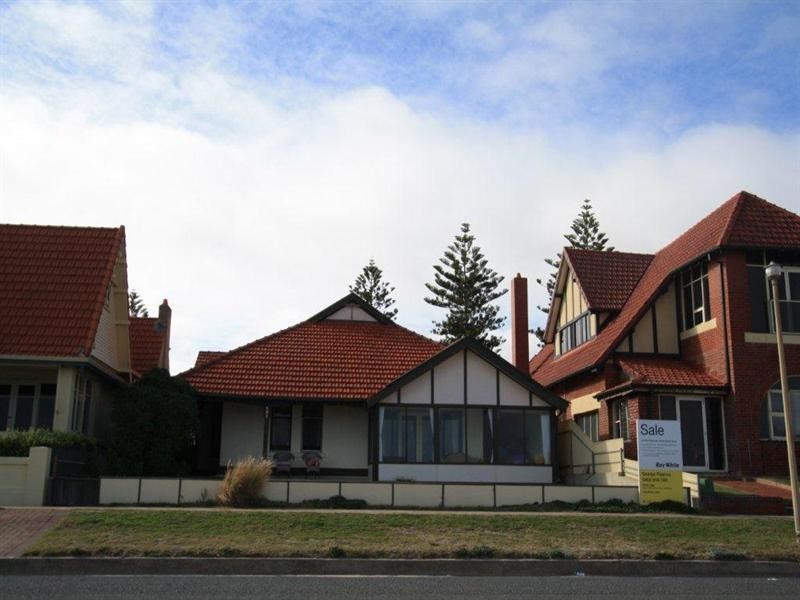 131 Esplanade, Henley Beach South SA 5022