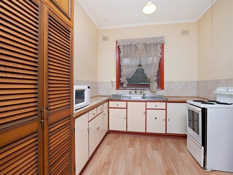 17 Longleat Road, Elizabeth Vale SA 5112