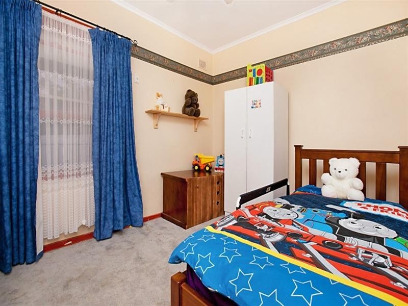 17 Longleat Road, Elizabeth Vale SA 5112