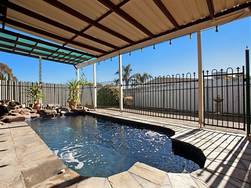 18 Mary-Alice Drive, Para Hills SA 5096