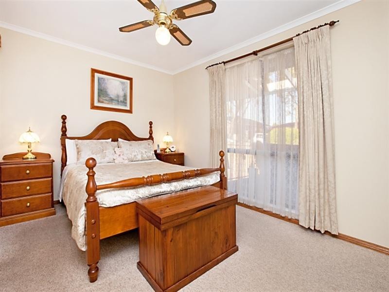 18 Mary-Alice Drive, Para Hills SA 5096