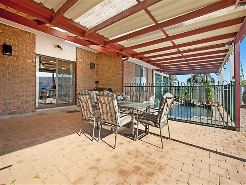 18 Mary-Alice Drive, Para Hills SA 5096