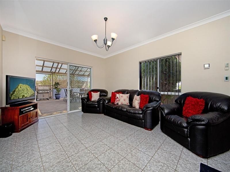 24 Holbrook Crescent, Greenwith SA 5125