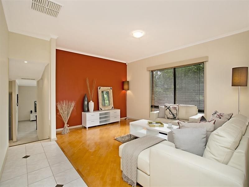 8 Lachlan Street, Greenwith SA 5125