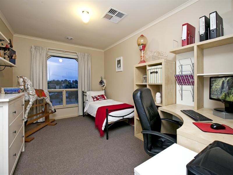 5 Opey Court, Para Vista SA 5093