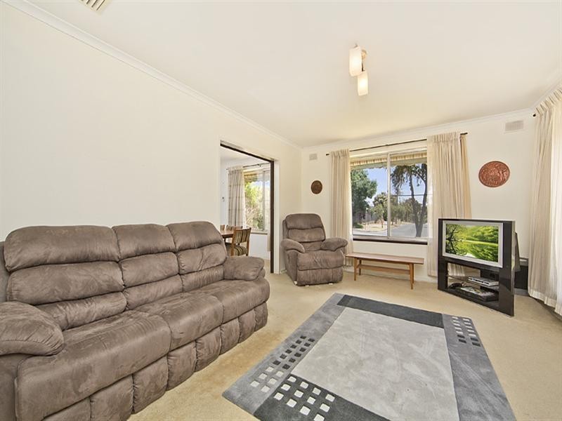 9 Rutherglen Avenue, Valley View SA 5093