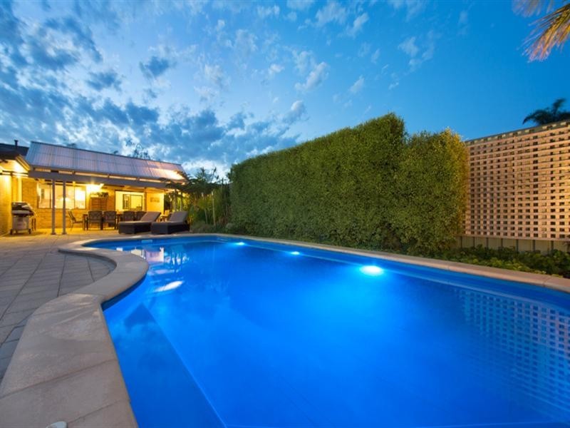 11 Hinkler Crescent, Modbury Heights SA 5092