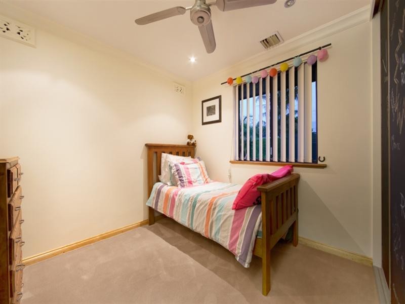 11 Hinkler Crescent, Modbury Heights SA 5092