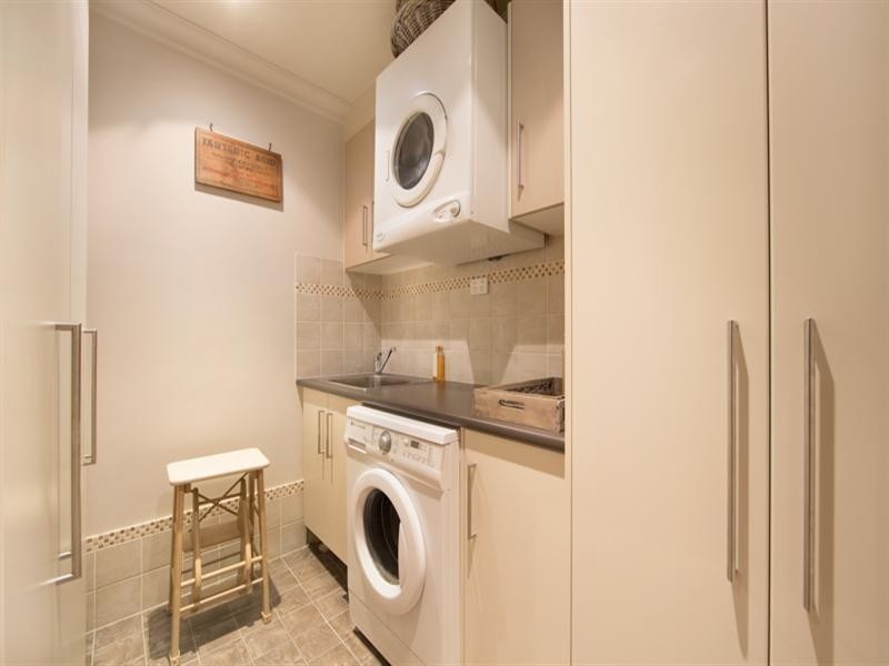 11 Hinkler Crescent, Modbury Heights SA 5092