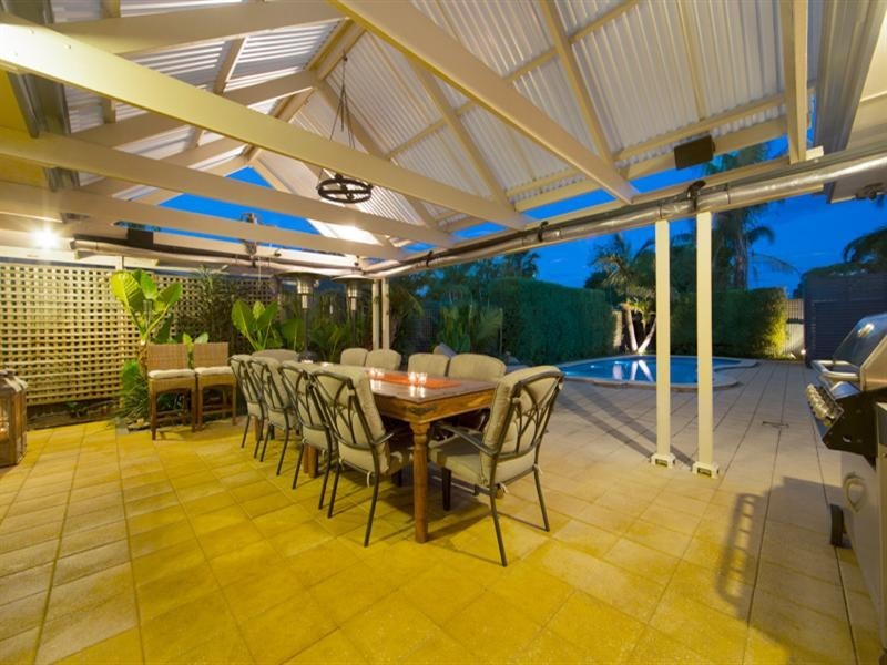 11 Hinkler Crescent, Modbury Heights SA 5092