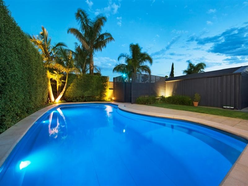 11 Hinkler Crescent, Modbury Heights SA 5092