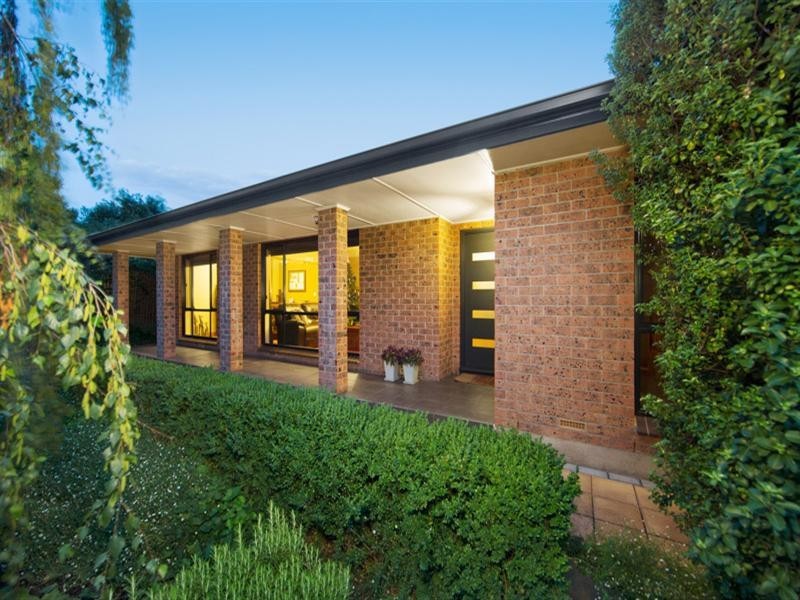 11 Hinkler Crescent, Modbury Heights SA 5092
