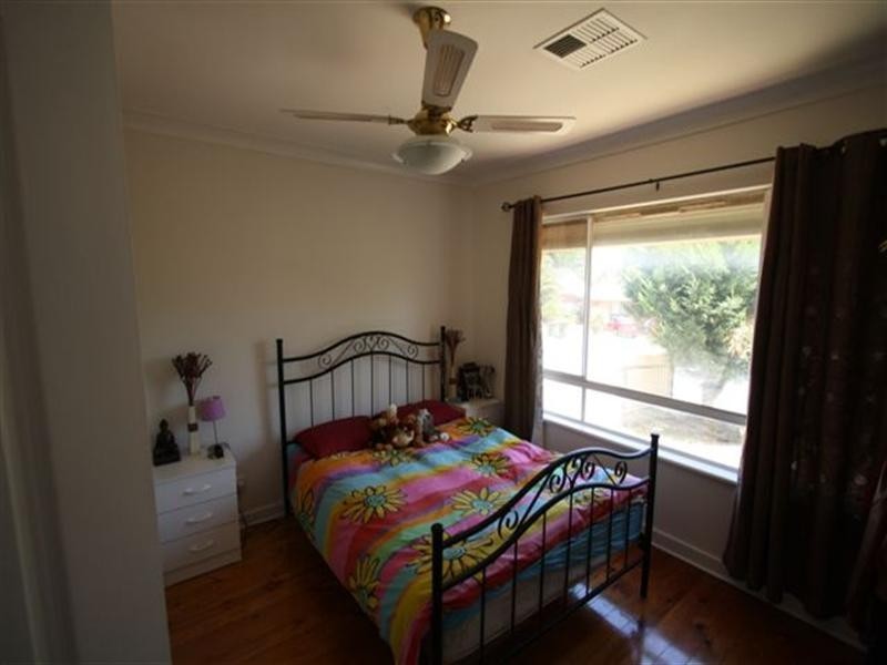 15 Nottingham Crescent, Valley View SA 5093