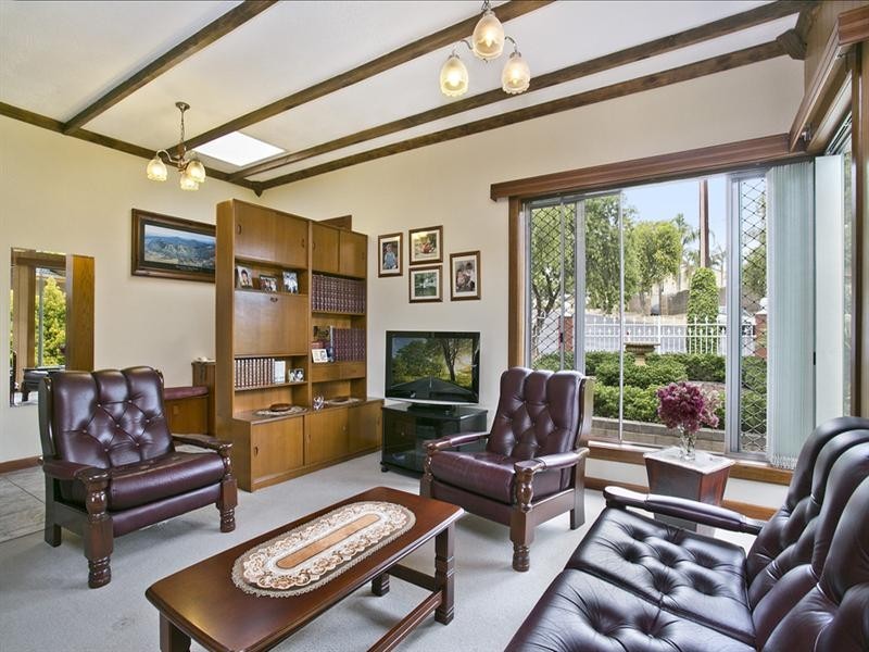 4 Grantham Place, Valley View SA 5093