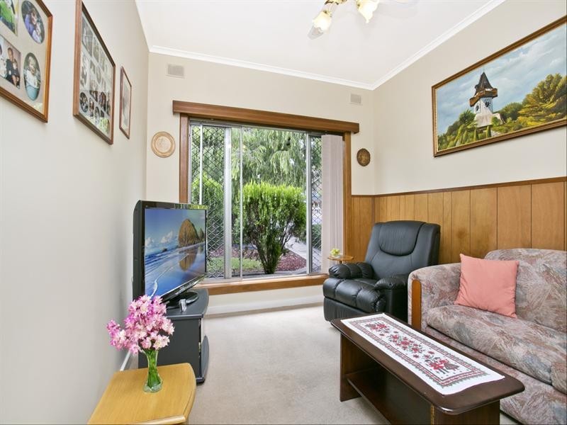 4 Grantham Place, Valley View SA 5093