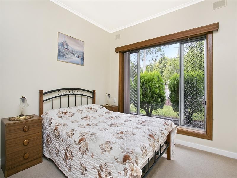 4 Grantham Place, Valley View SA 5093