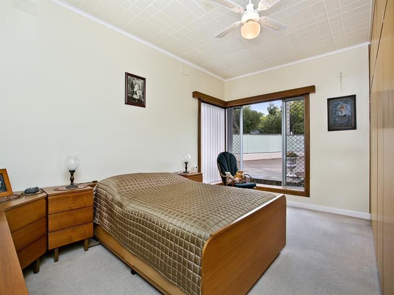 4 Grantham Place, Valley View SA 5093