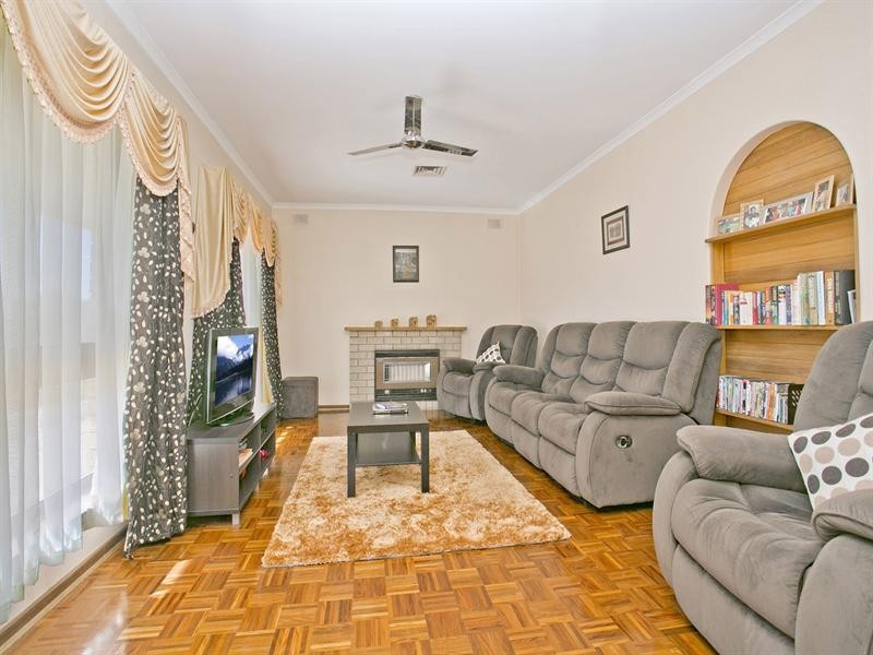 2 Gaylard Crescent, Redwood Park SA 5097