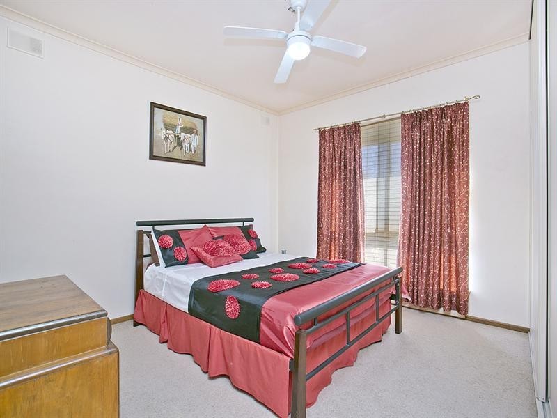 2 Gaylard Crescent, Redwood Park SA 5097