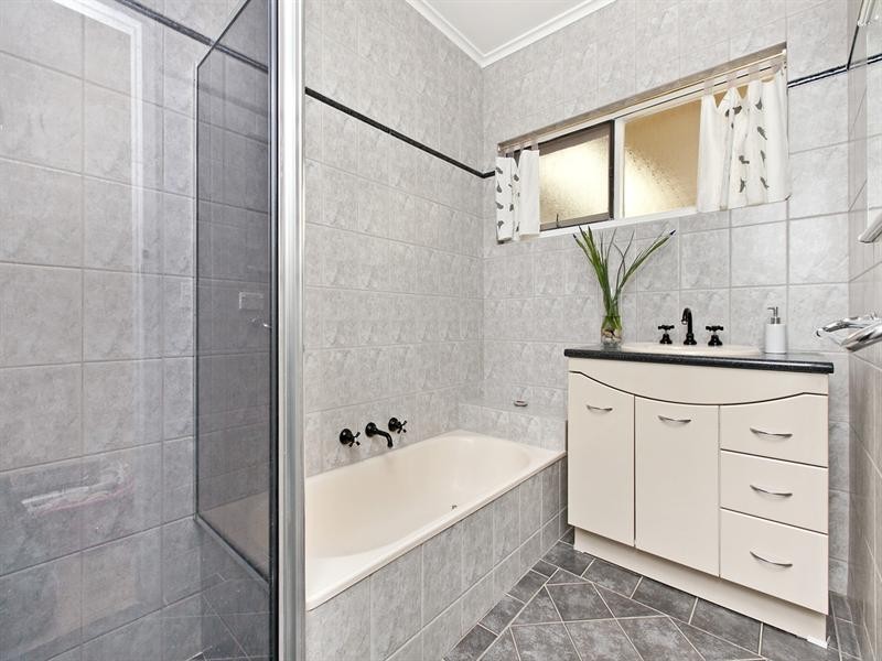 44 Flockhart Avenue, Valley View SA 5093