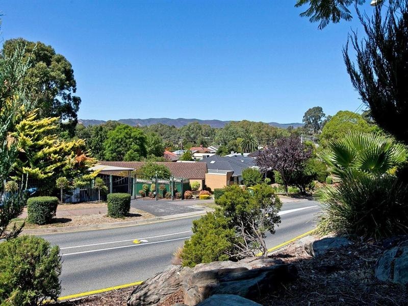 44 Flockhart Avenue, Valley View SA 5093