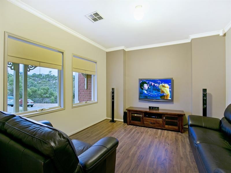 33 Parkway Avenue, Walkley Heights SA 5098