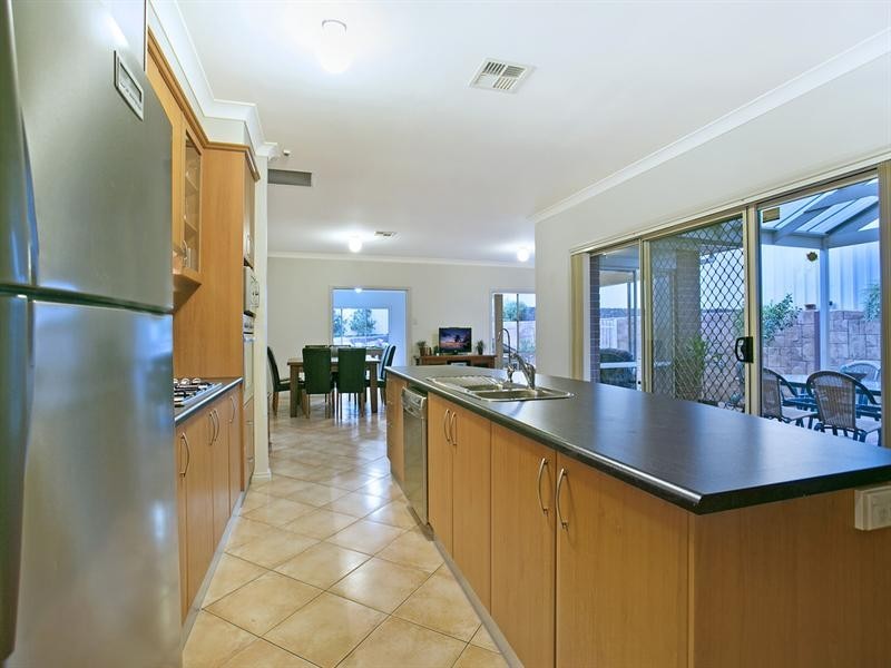33 Parkway Avenue, Walkley Heights SA 5098