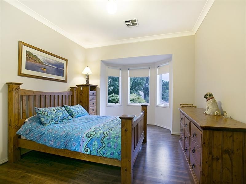 33 Parkway Avenue, Walkley Heights SA 5098