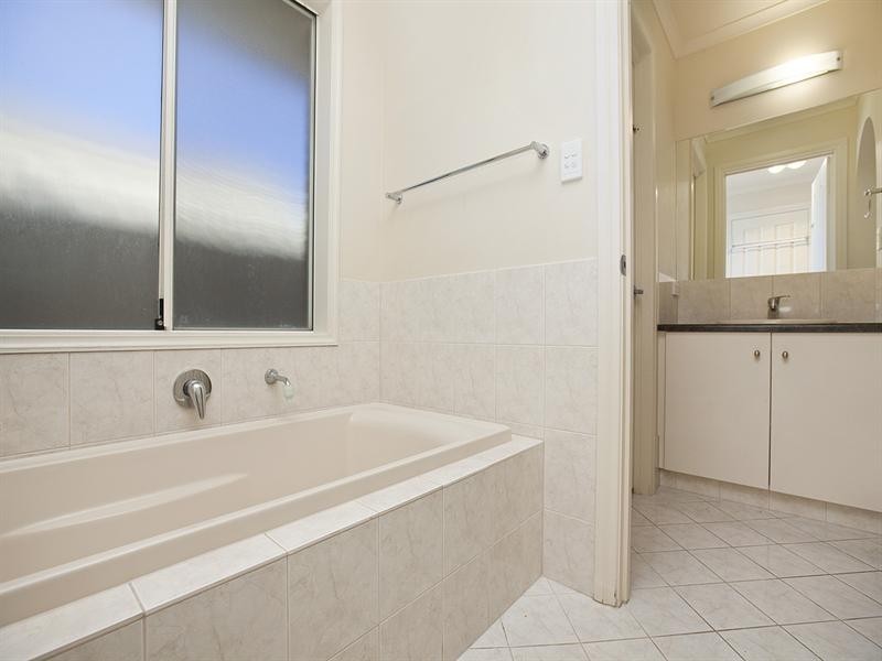 2A Vale Avenue, Valley View SA 5093