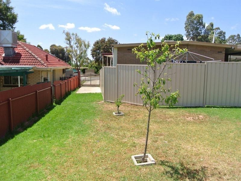 13 Julie Road, Para Hills SA 5096