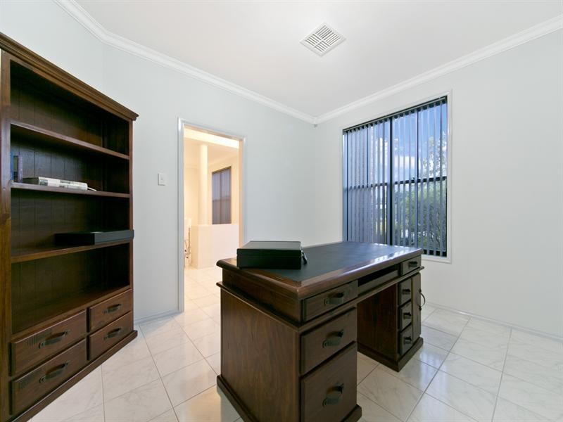 6 Blue Wren Circuit, Mawson Lakes SA 5095