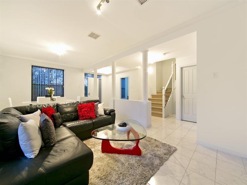 6 Blue Wren Circuit, Mawson Lakes SA 5095