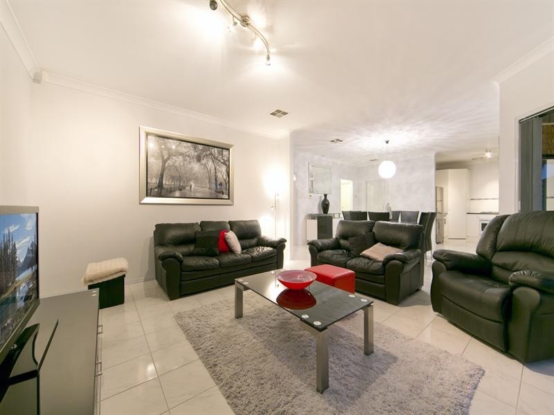 6 Blue Wren Circuit, Mawson Lakes SA 5095