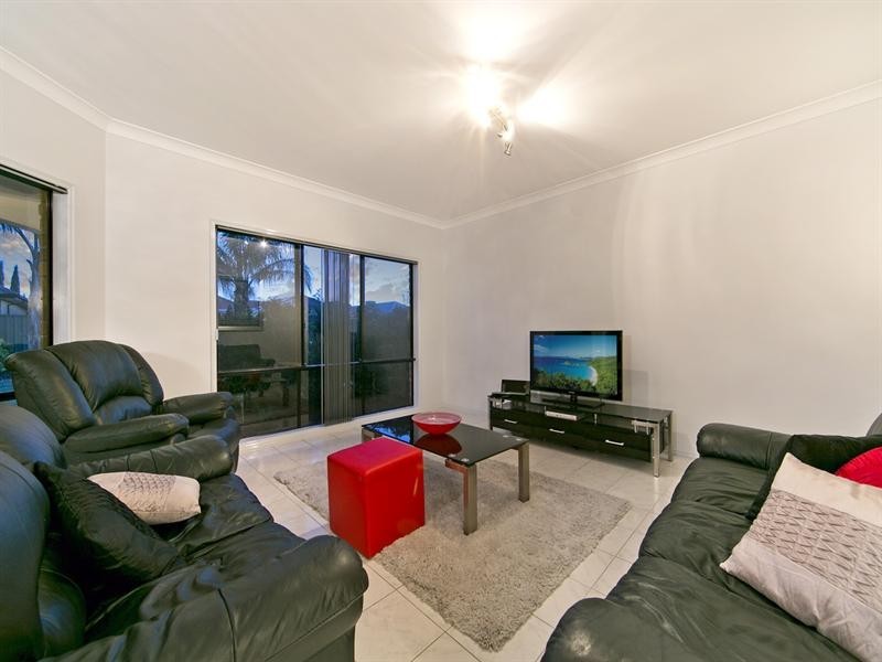6 Blue Wren Circuit, Mawson Lakes SA 5095