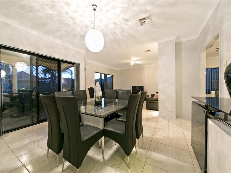 6 Blue Wren Circuit, Mawson Lakes SA 5095